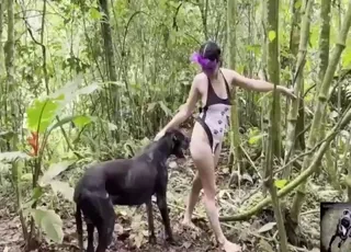 Sharley and Valeria show what she misses with her dog